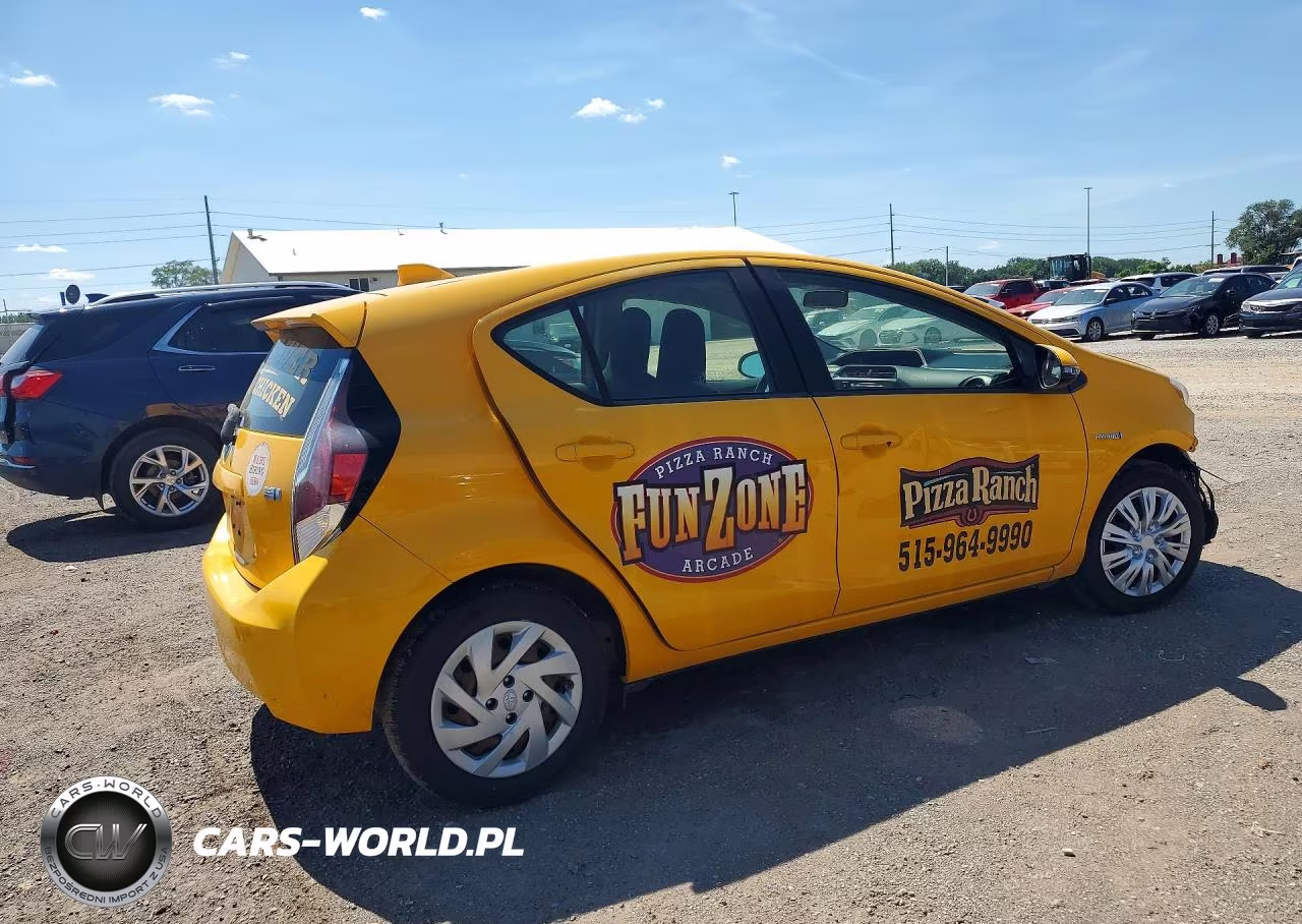 2015 Toyota Prius C One VIN:JTDKDTB31F1109527 - 3