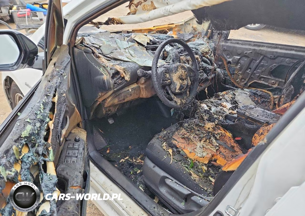 2019 Toyota Prius Le VIN:JTDKARFU6K3074710 - 8