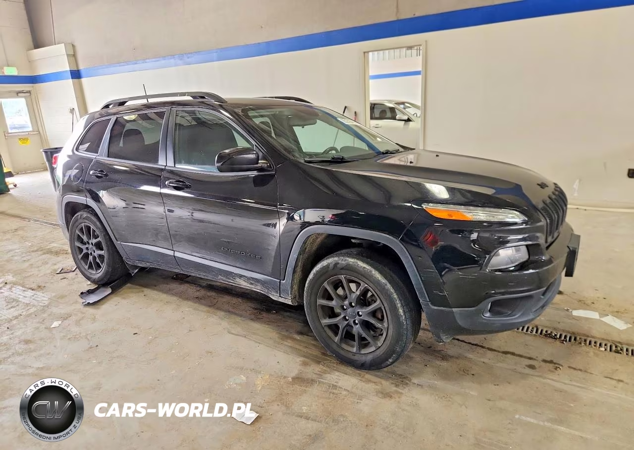 2017 Jeep Cherokee Latitude VIN:1C4PJMCS5HW634249 - 4