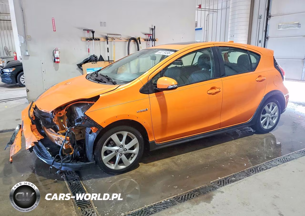 2018 Toyota Prius C Four – zdjęcie 1 z 13