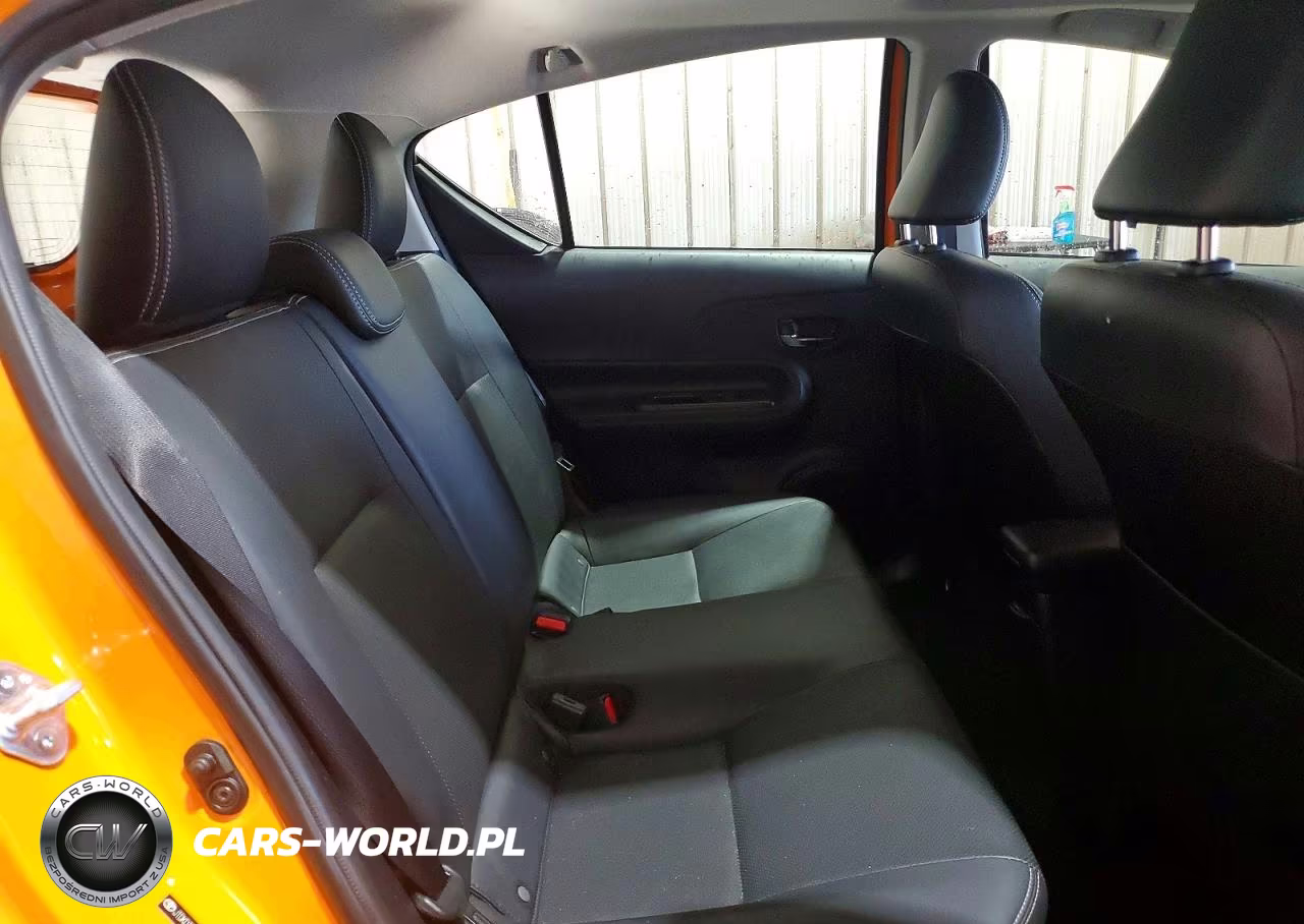2018 Toyota Prius C Four VIN:JTDKDTB30J1600034 - 10