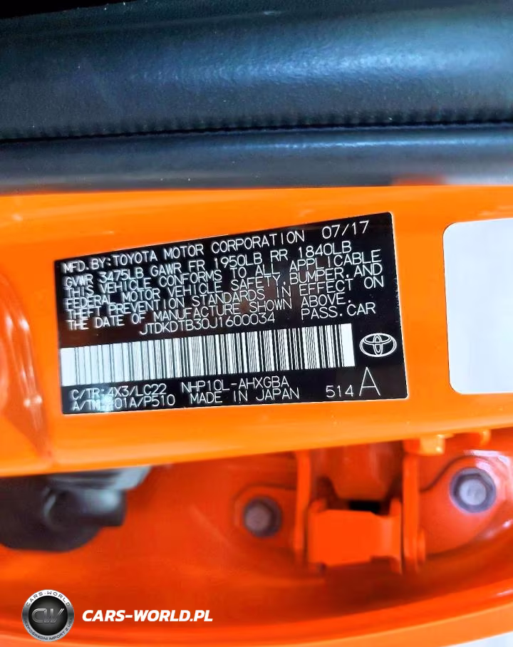 2018 Toyota Prius C Four VIN:JTDKDTB30J1600034 - 13
