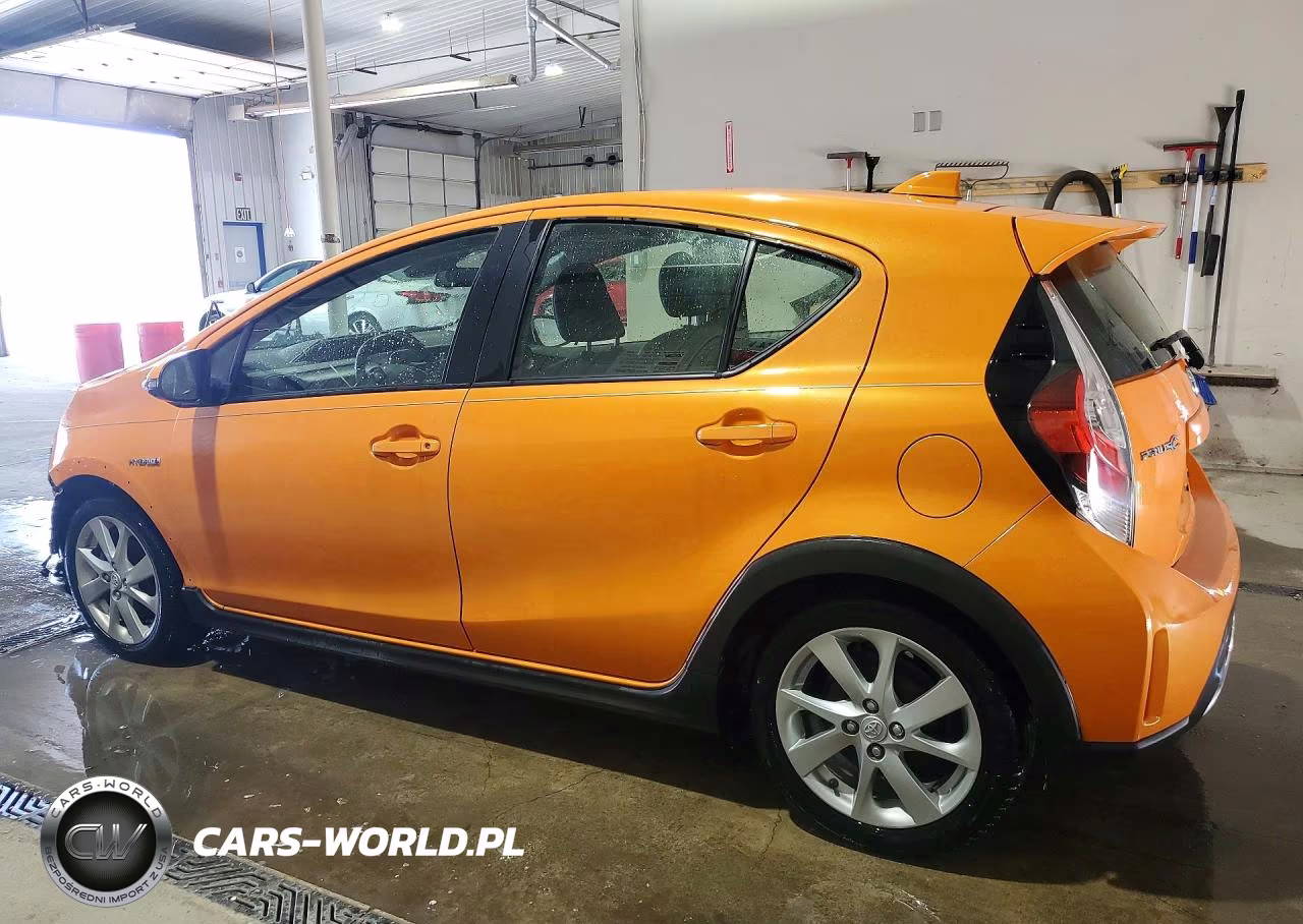 2018 Toyota Prius C Four VIN:JTDKDTB30J1600034 - 2