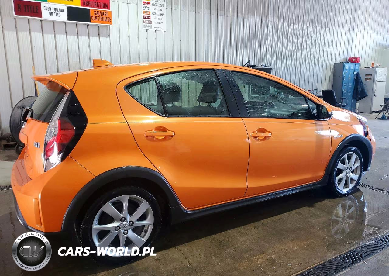 2018 Toyota Prius C Four VIN:JTDKDTB30J1600034 - 3