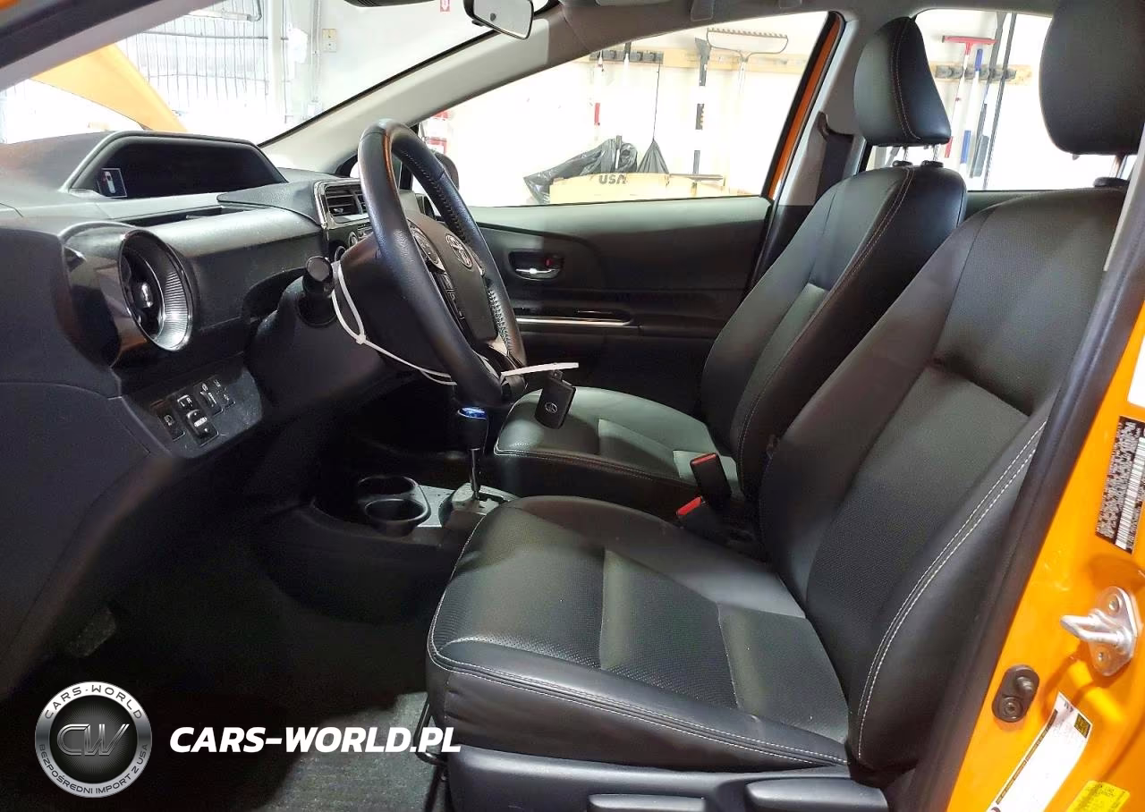2018 Toyota Prius C Four VIN:JTDKDTB30J1600034 - 7