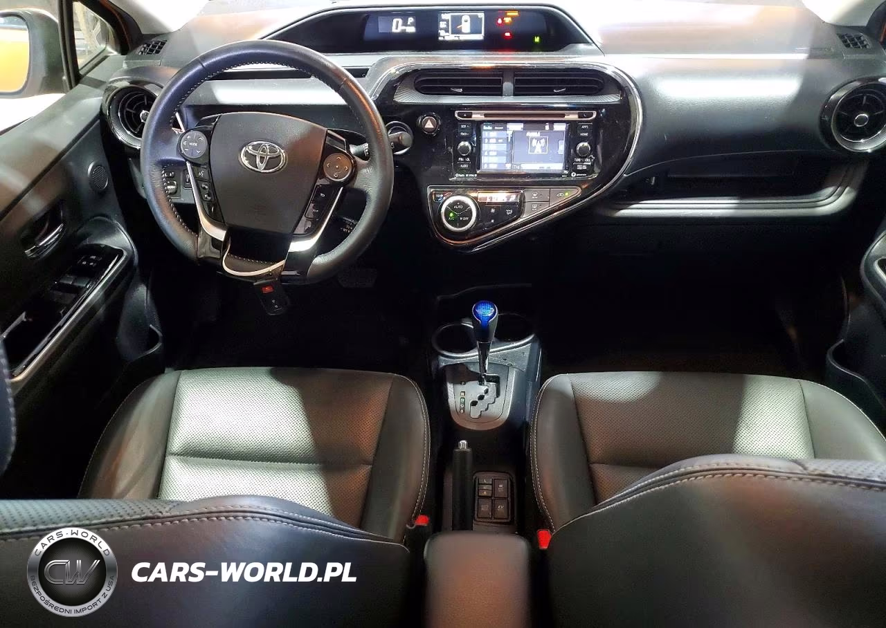 2018 Toyota Prius C Four VIN:JTDKDTB30J1600034 - 8