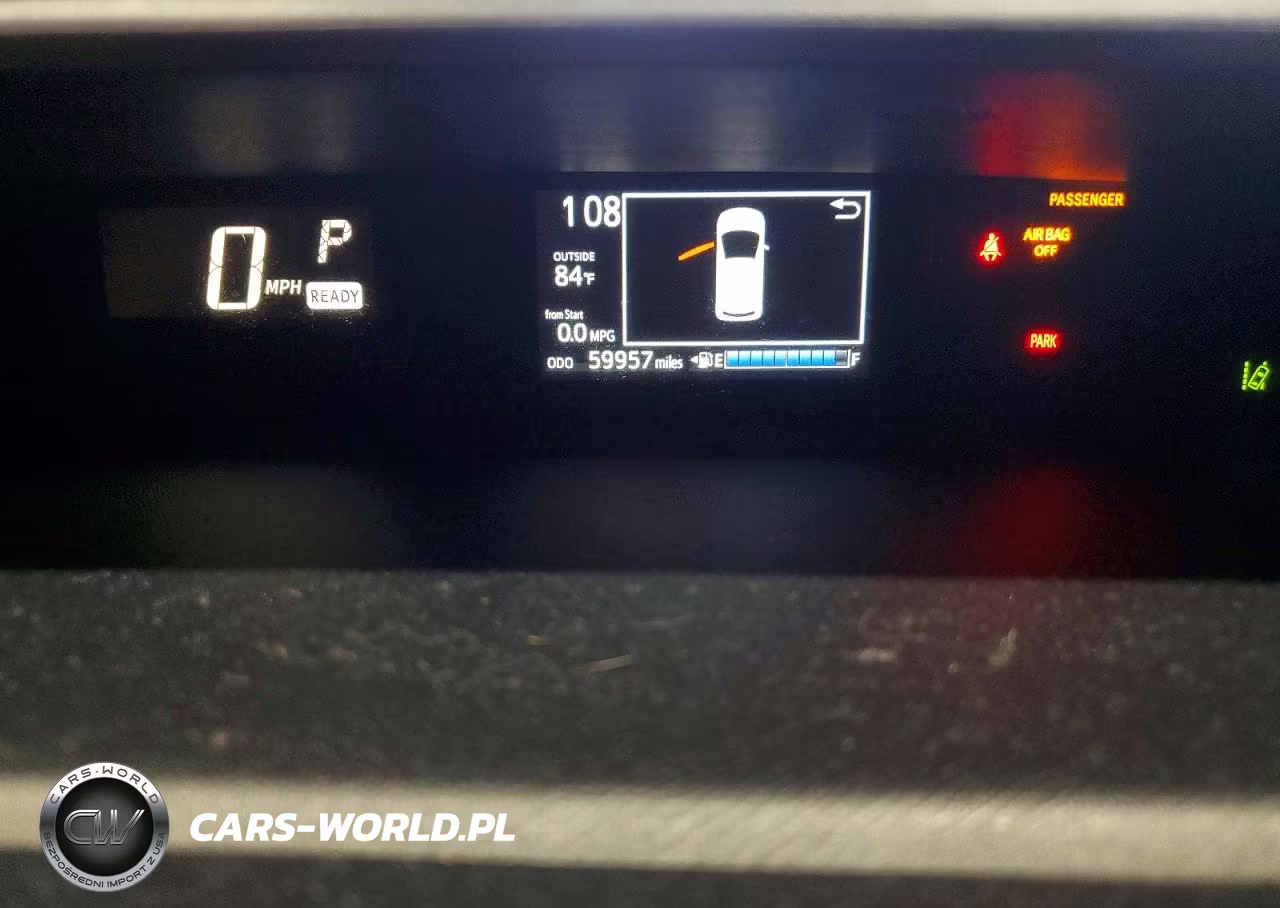 2018 Toyota Prius C Four VIN:JTDKDTB30J1600034 - 9