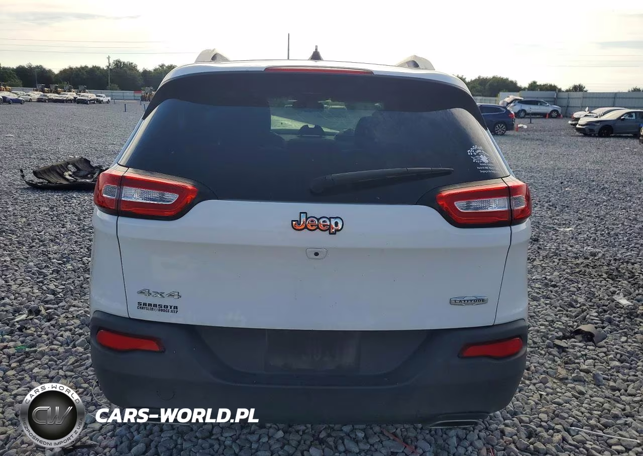 2017 Jeep Cherokee Latitude VIN:1C4PJMCS3HW551726 - 6
