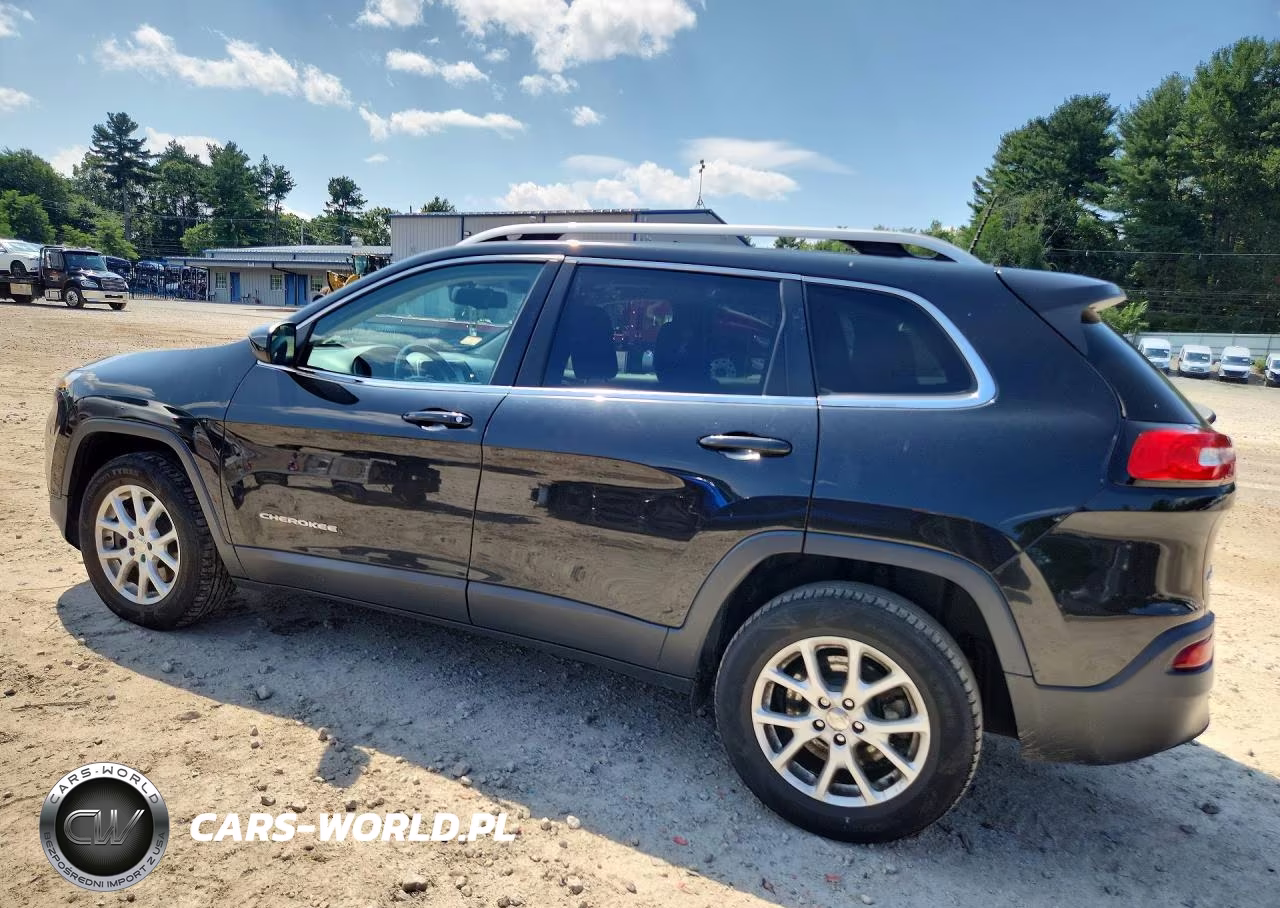 2016 Jeep Cherokee Latitude VIN:1C4PJMCBXGW296734 - 2