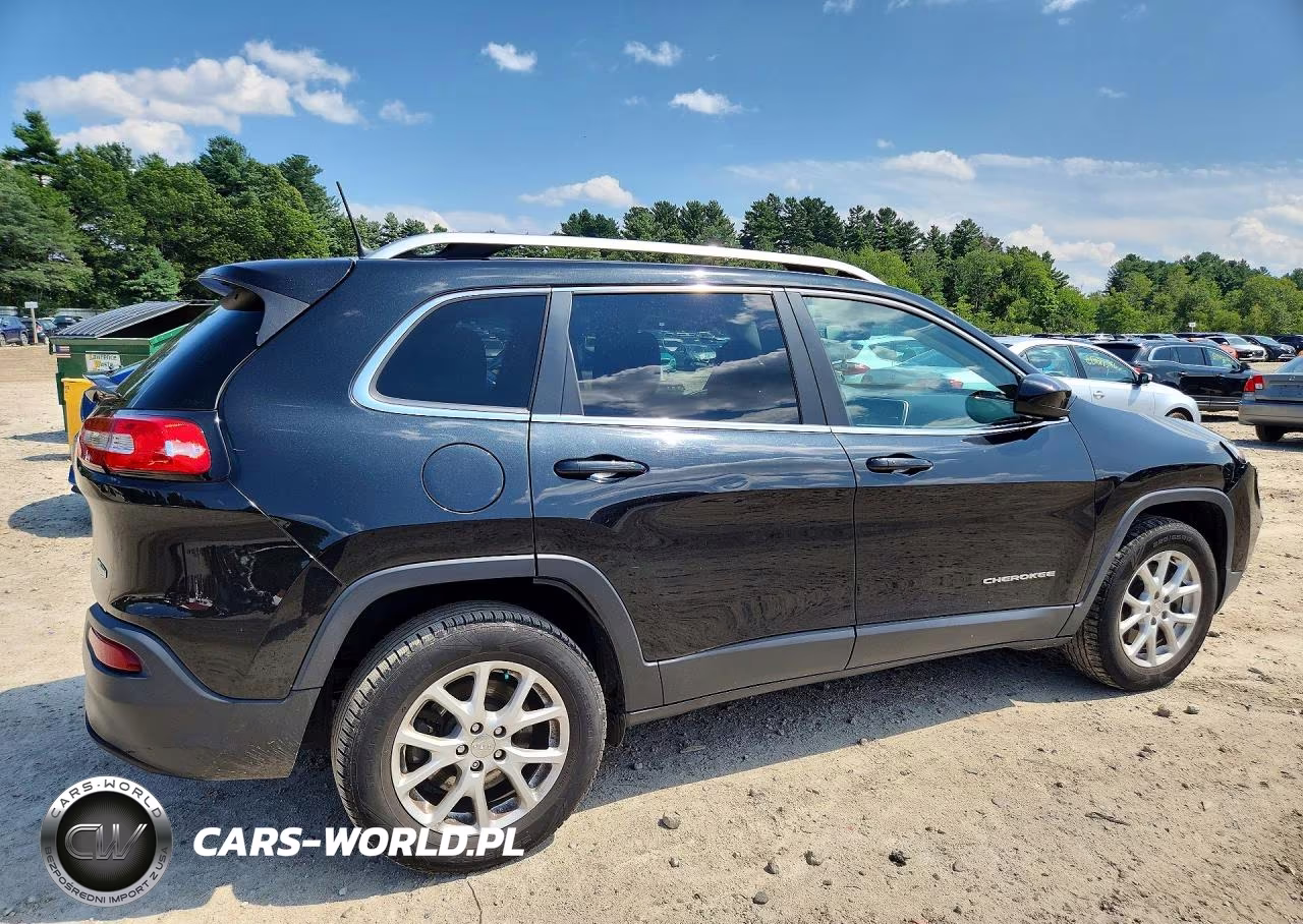 2016 Jeep Cherokee Latitude VIN:1C4PJMCBXGW296734 - 3