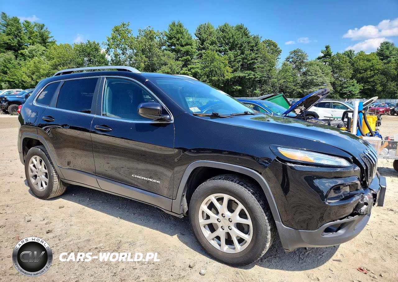 2016 Jeep Cherokee Latitude VIN:1C4PJMCBXGW296734 - 4