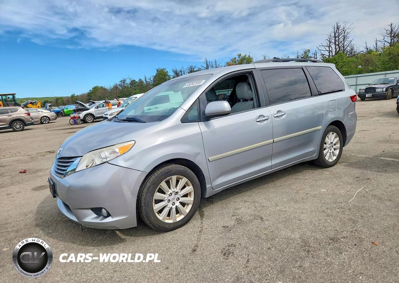 2015 Toyota Sienna Xle Premium 7-Passenger – zdjęcie 1 z 13