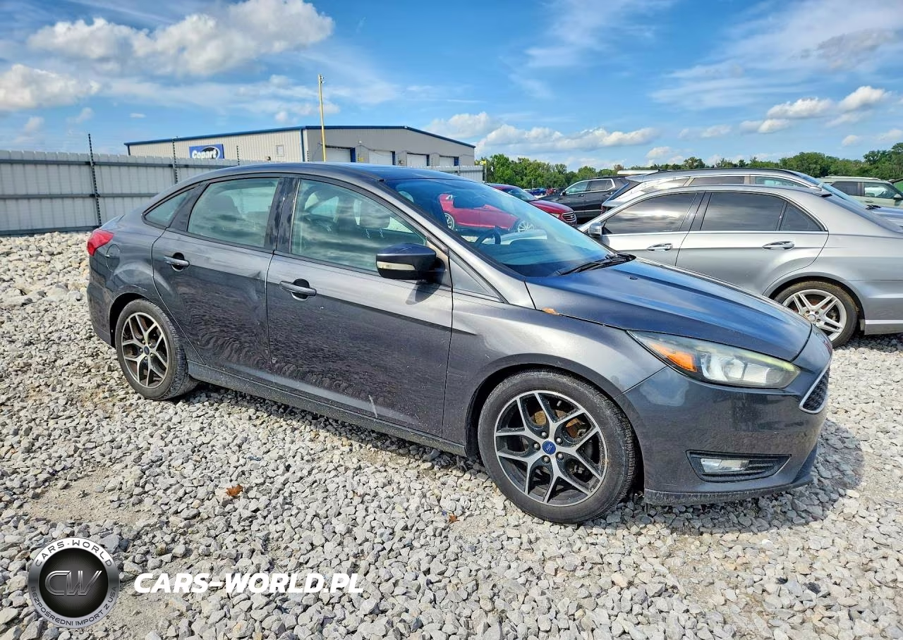 2017 Ford Focus Sel VIN:1FADP3H29HL237316 - 4