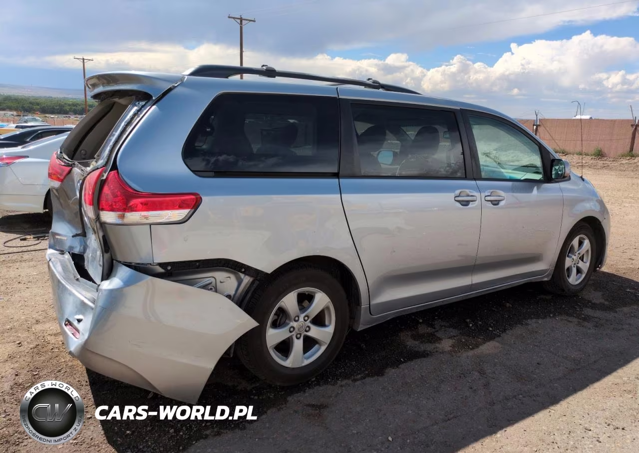 2013 Toyota Sienna Le 8-Passenger VIN:5TDKK3DC6DS289297 - 3