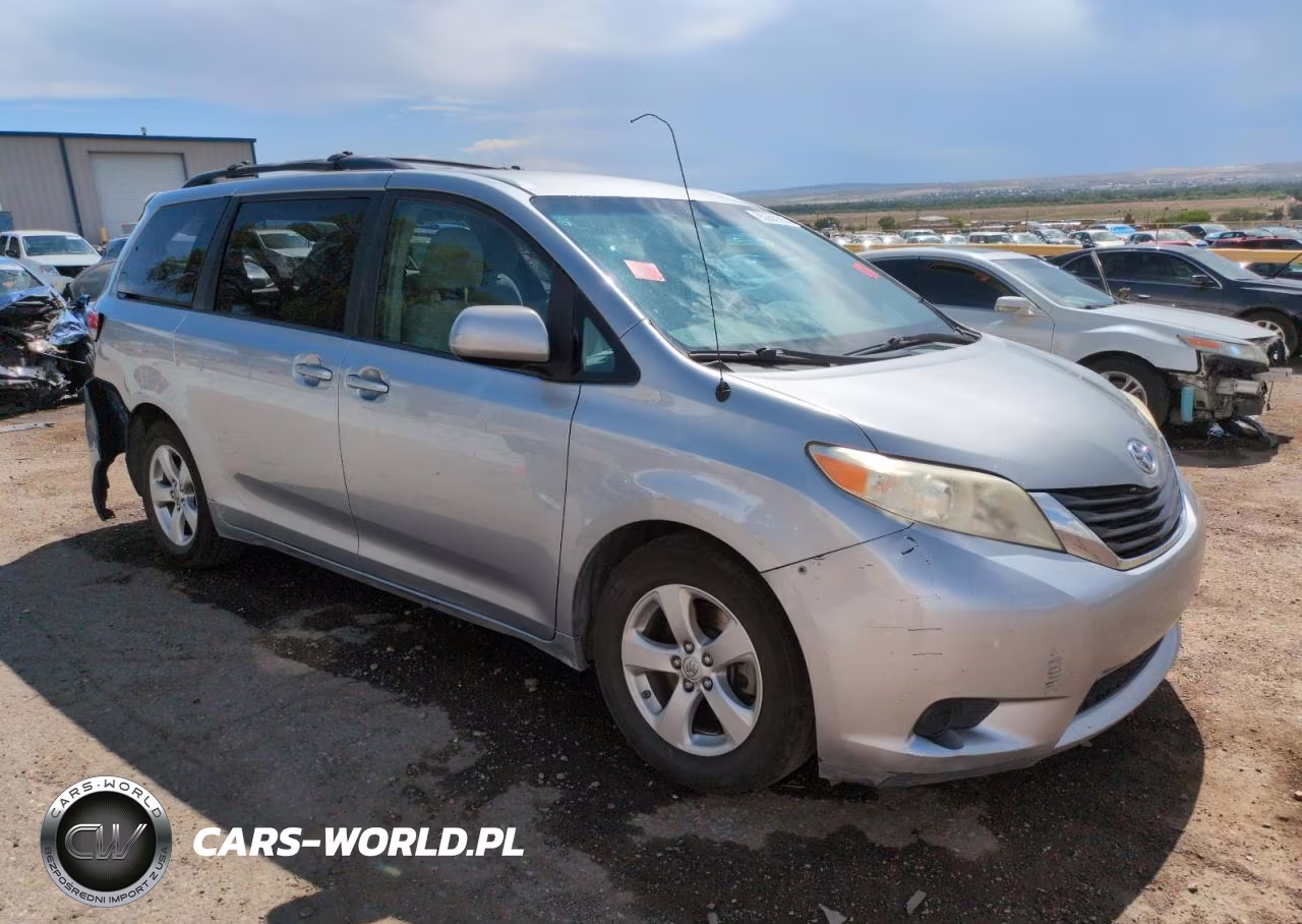 2013 Toyota Sienna Le 8-Passenger VIN:5TDKK3DC6DS289297 - 4