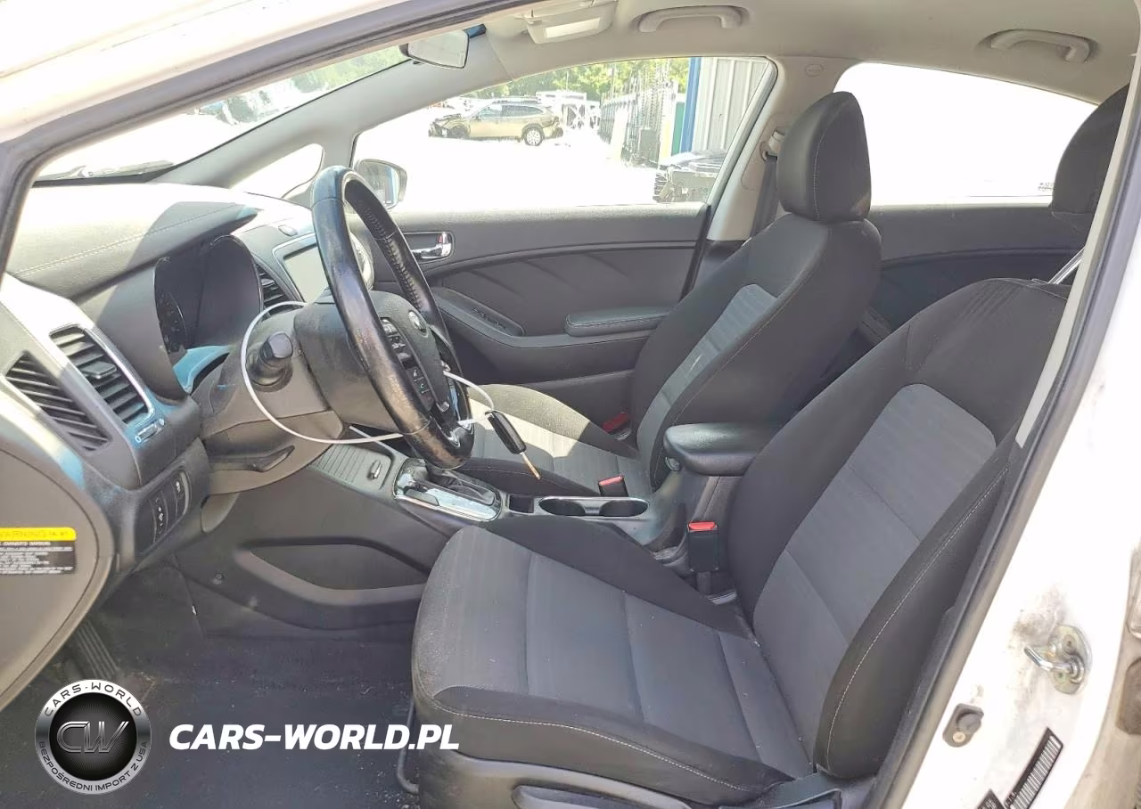 2018 Kia Forte S VIN:3KPFL4A7XJE239116 - 7