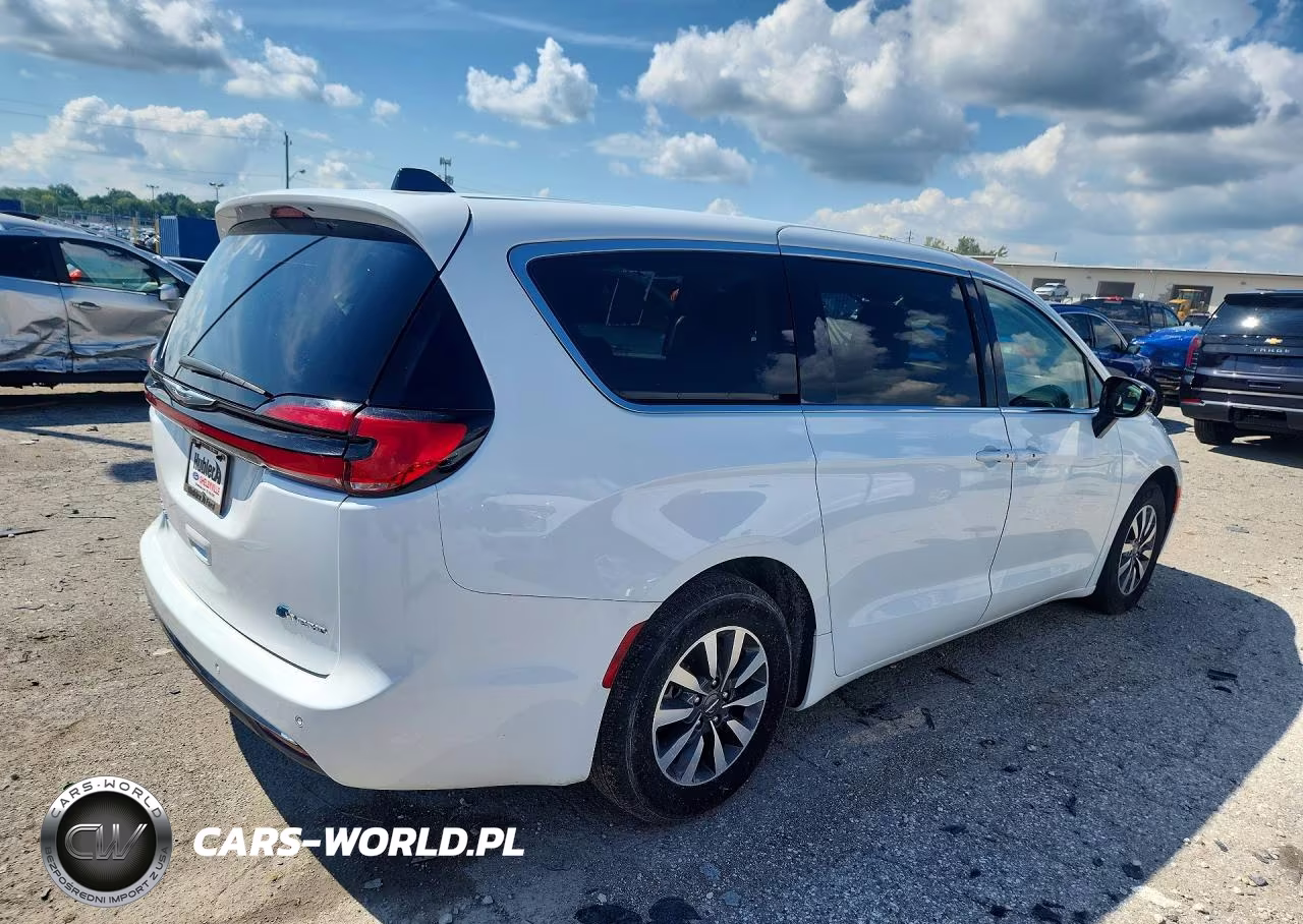 2024 Chrysler Pacifica Hybrid Select VIN:2C4RC1S72RR103907 - 3