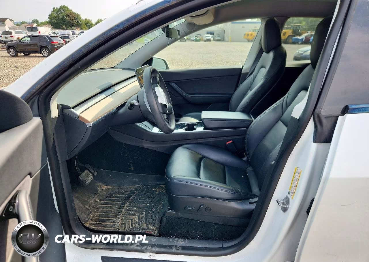 2020 Tesla Model Y VIN:5YJYGDEE5LF041742 - 7