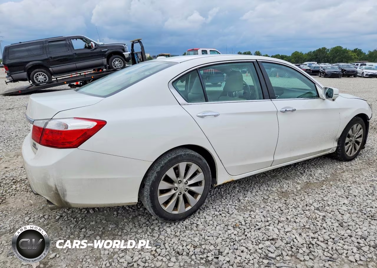2015 Honda Accord Touring VIN:1HGCR3F95FA028889 - 3