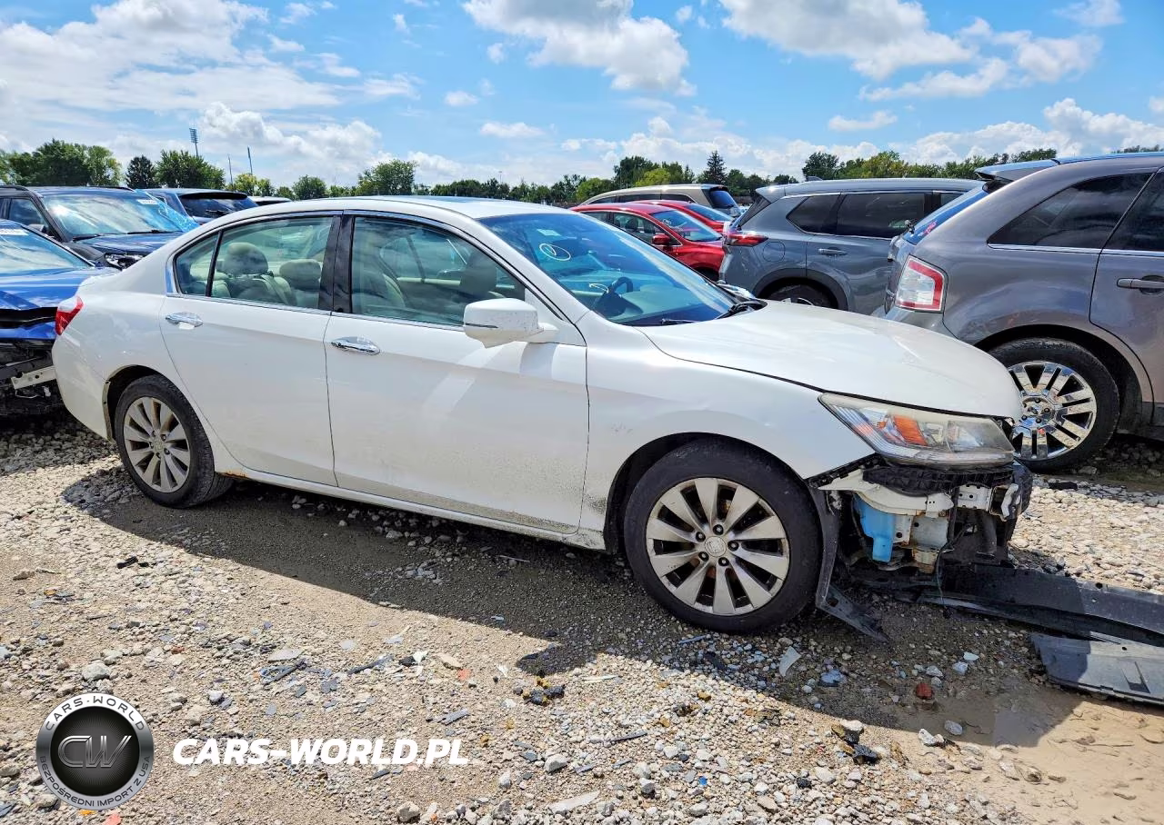2015 Honda Accord Touring VIN:1HGCR3F95FA028889 - 4