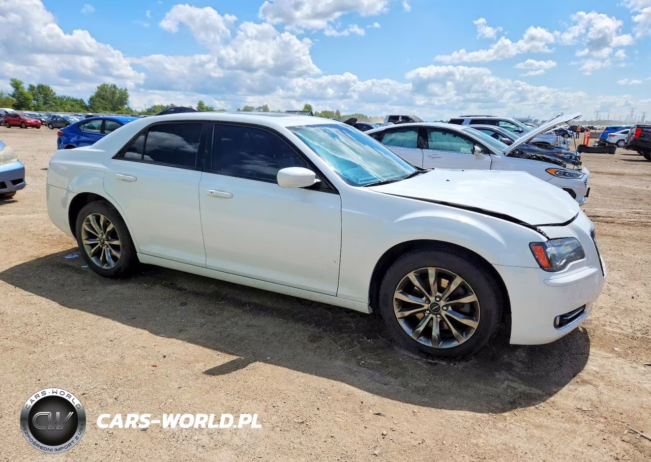 2014 Chrysler 300 S VIN:2C3CCAGG3EH378155 - 4