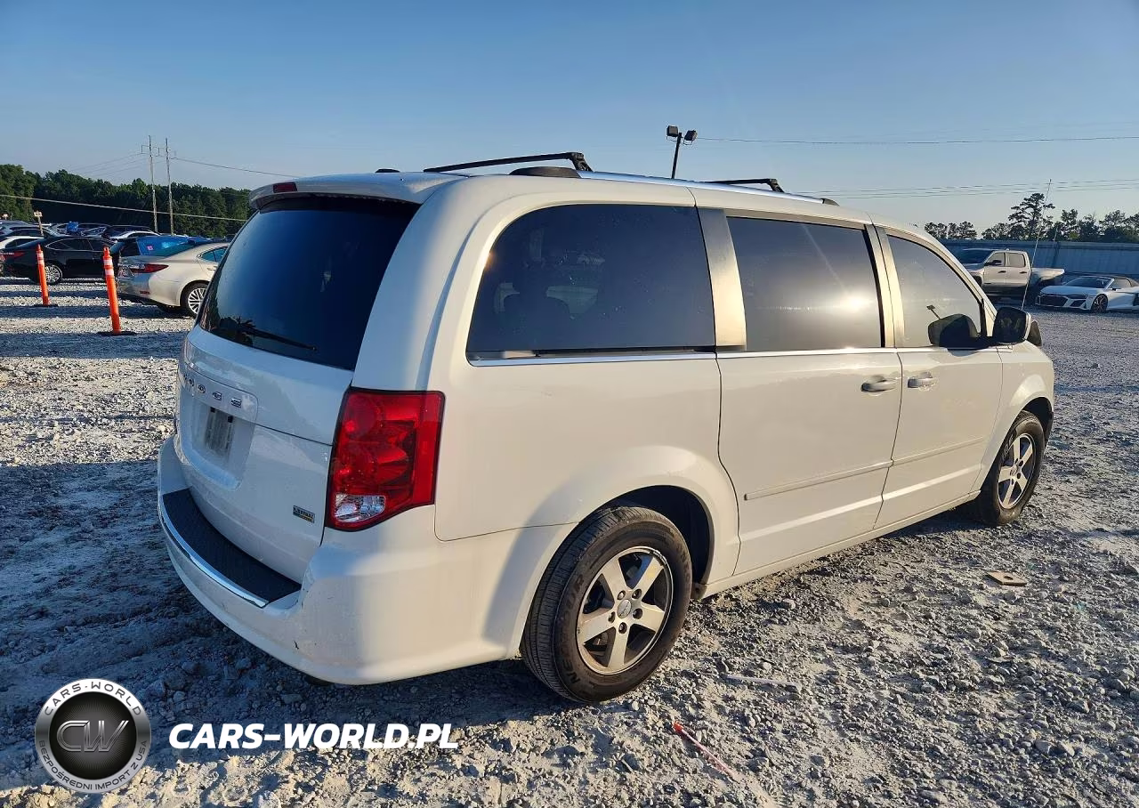 2011 Dodge Grand Caravan Crew VIN:2D4RN5DG3BR693588 - 3