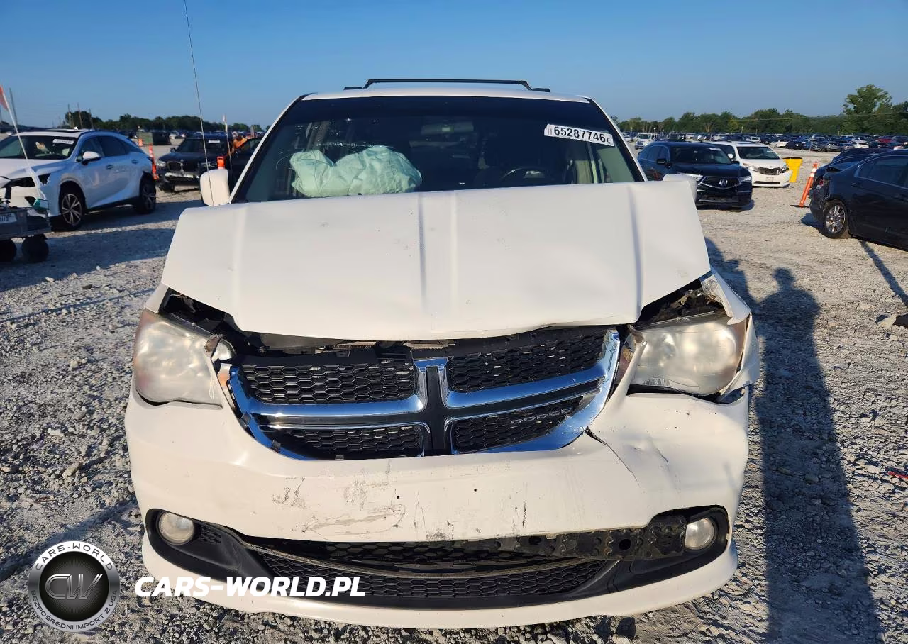2011 Dodge Grand Caravan Crew VIN:2D4RN5DG3BR693588 - 5