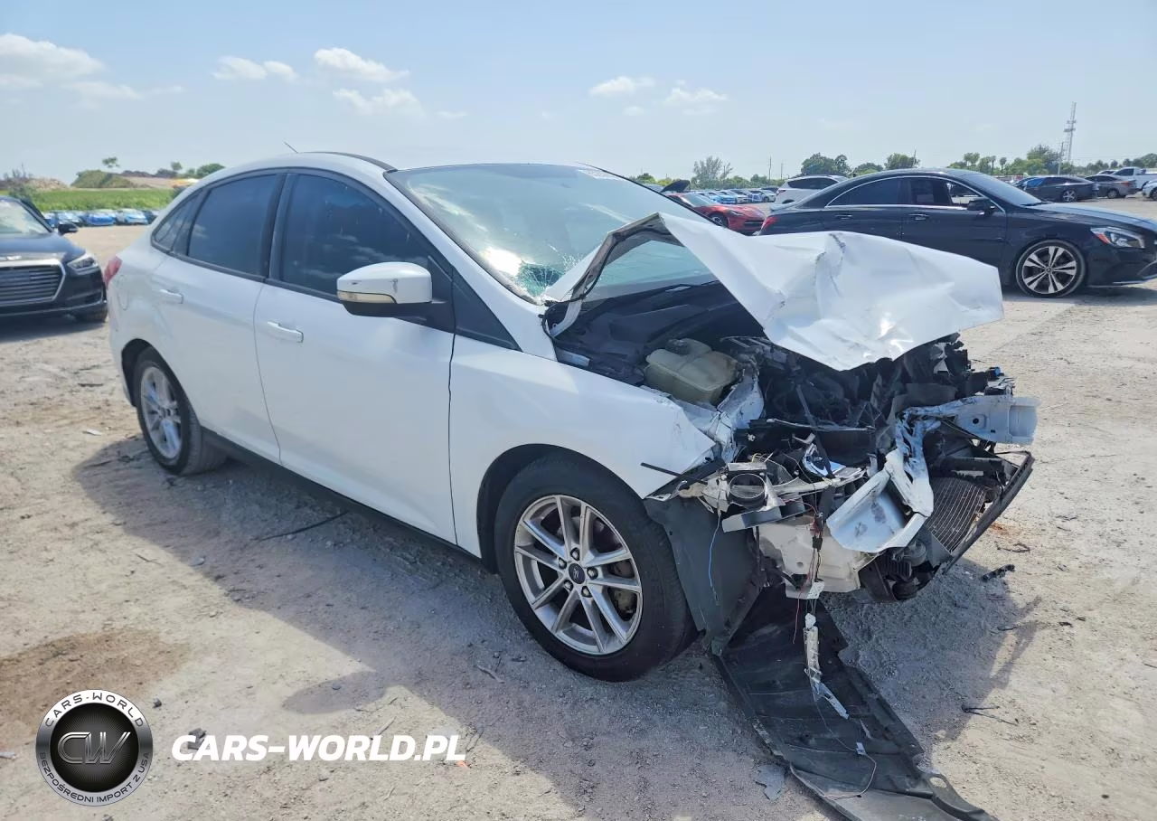 2015 Ford Focus Se VIN:1FADP3F2XFL263939 - 4