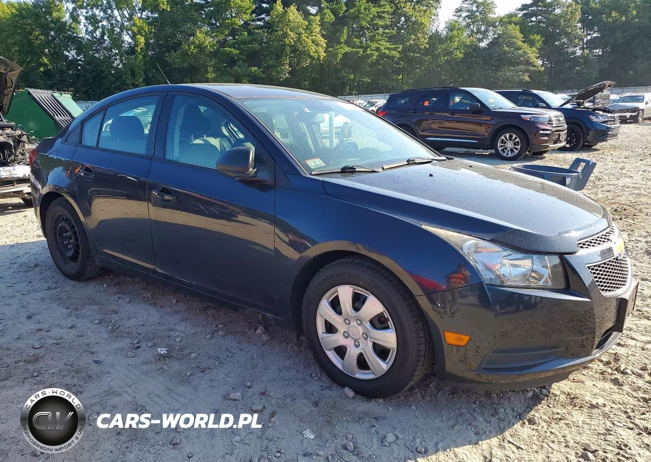 2014 Chevrolet Cruze Ls VIN:1G1PA5SG4E7171411 - 4