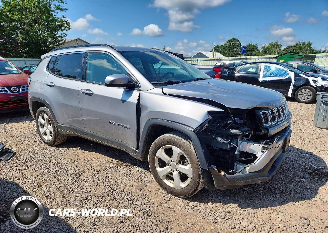 2018 Jeep Compass Latitude VIN:3C4NJDBB4JT153154 - 4