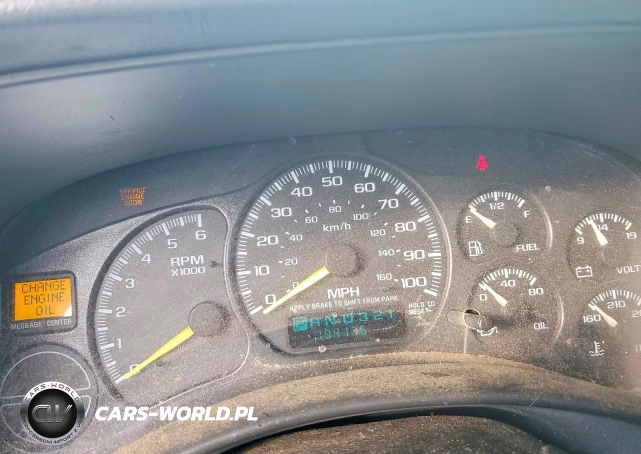 2000 Chevrolet Suburban K2500 VIN:3GNGK26U4YG170889 - 9