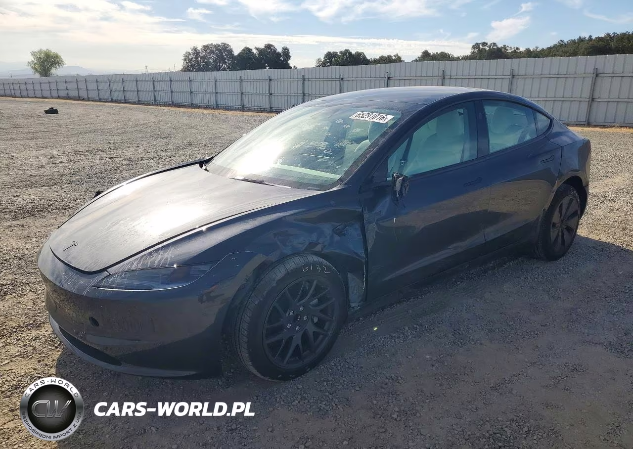 2026 Tesla Model 3 – zdjęcie 1 z 12