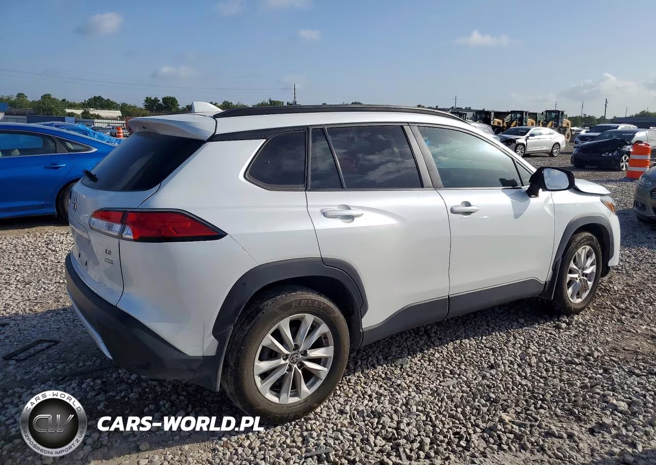 2022 Toyota Corolla Cross Le VIN:7MUBAABG9NV005620 - 3