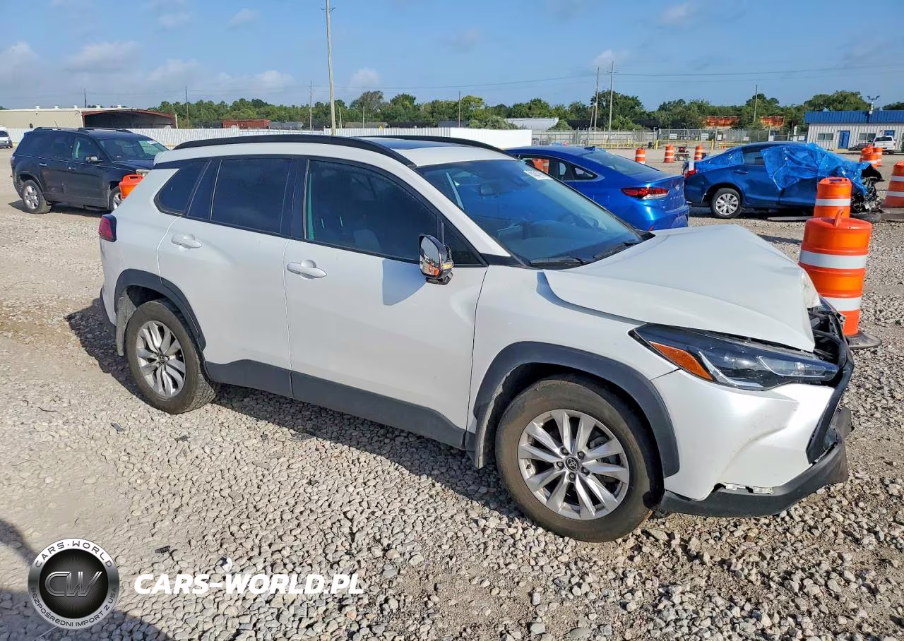 2022 Toyota Corolla Cross Le VIN:7MUBAABG9NV005620 - 4