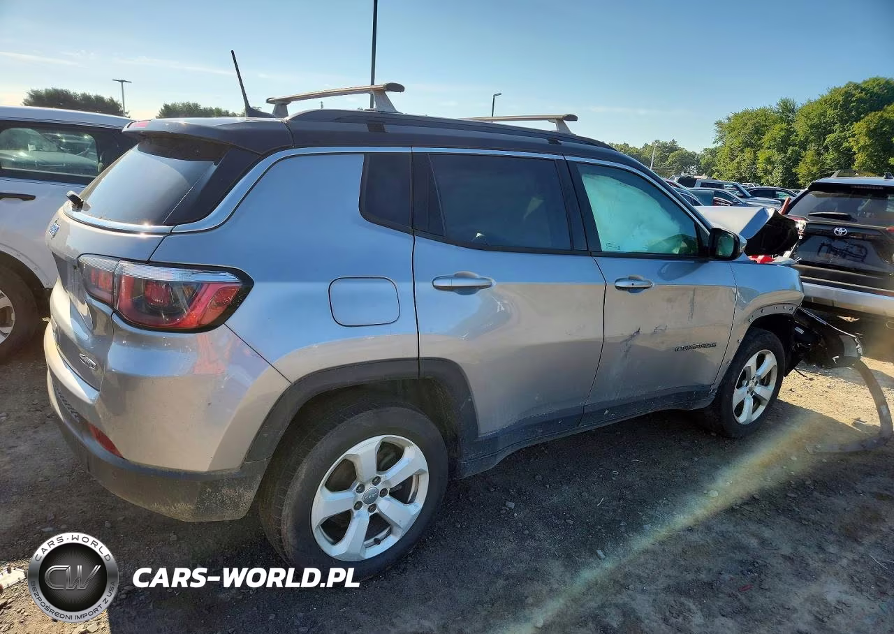 2018 Jeep Compass Latitude VIN:3C4NJDBB3JT485246 - 3