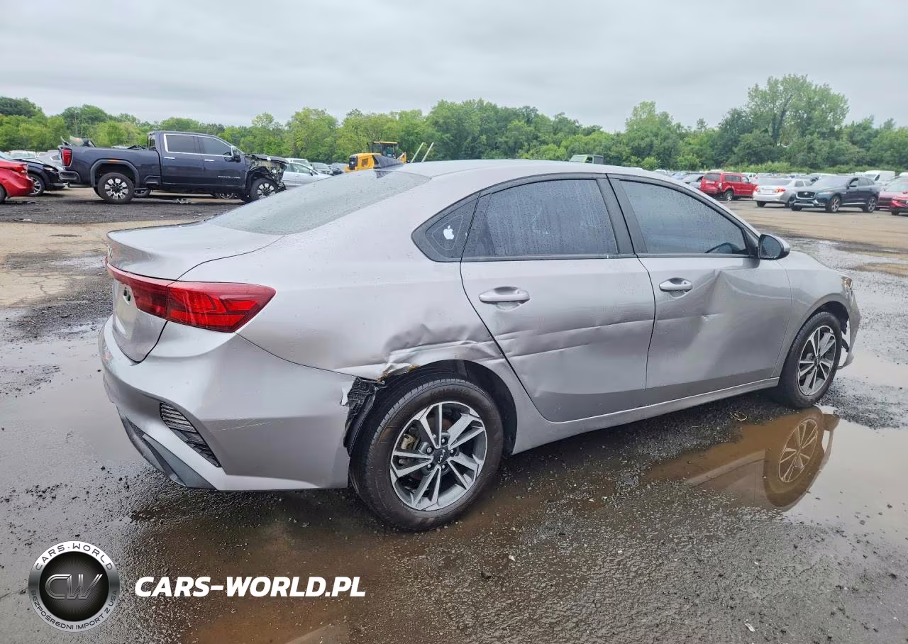 2023 Kia Forte Lxs VIN:3KPF24AD2PE595819 - 3