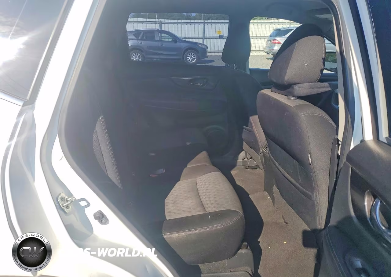 2018 Nissan Rogue S VIN:JN8AT2MV5JW314677 - 11