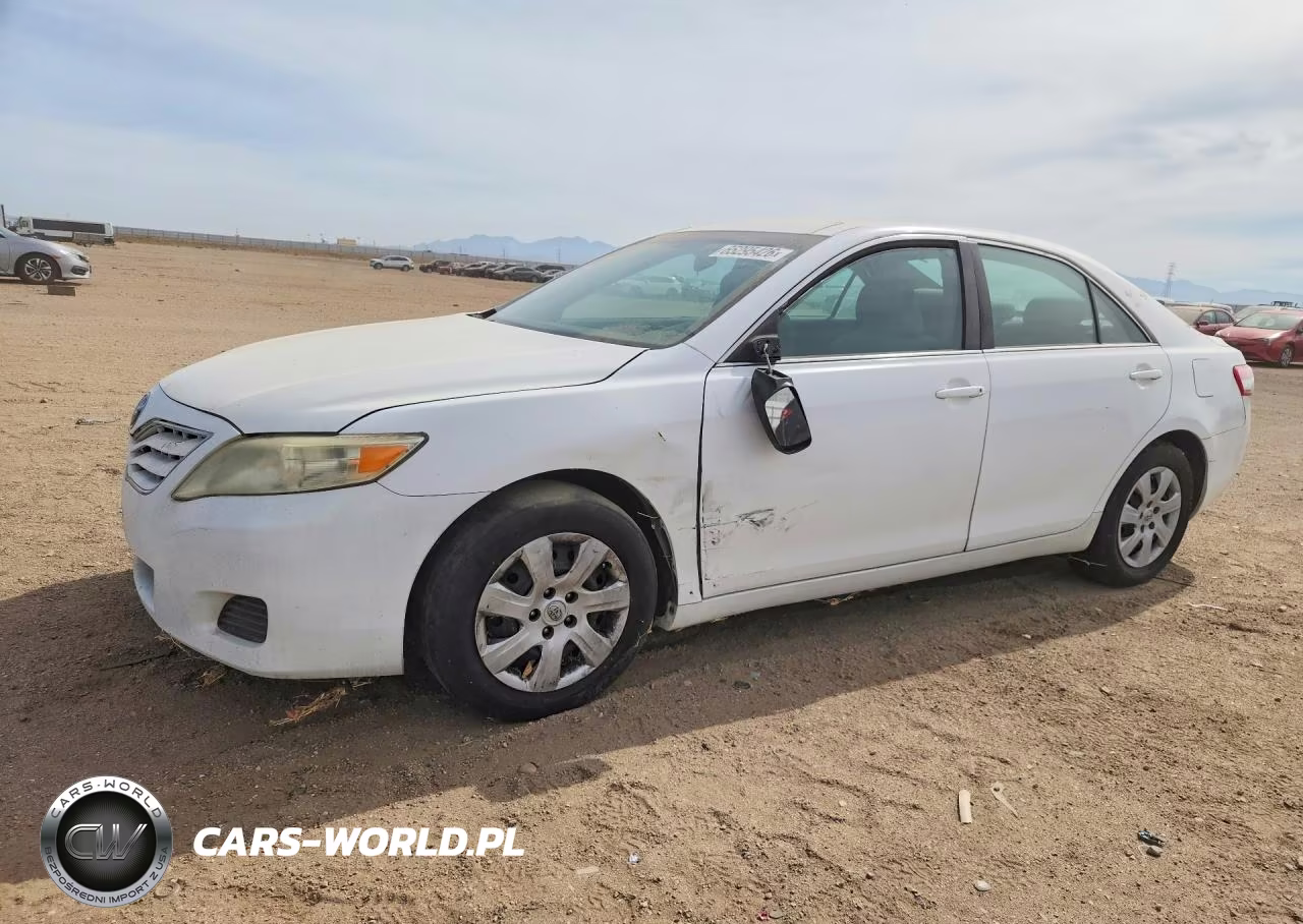 2010 Toyota Camry Le – zdjęcie 1 z 12