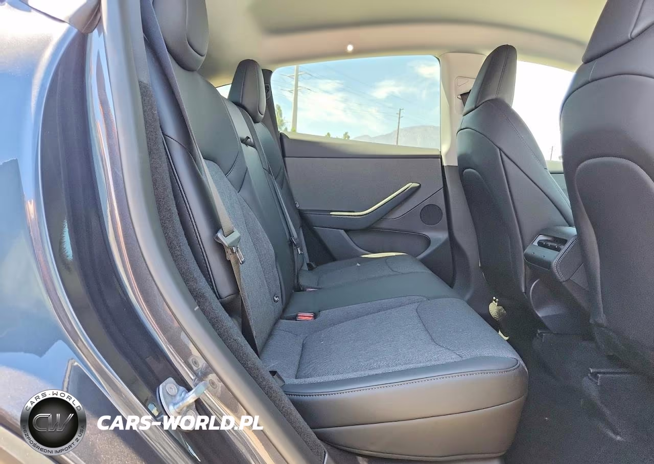 2026 Tesla Model Y VIN:7SAYGDED2TA600770 - 10