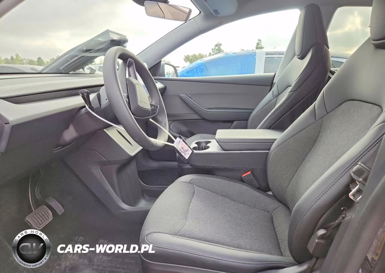 2026 Tesla Model Y VIN:7SAYGDED2TA600770 - 7
