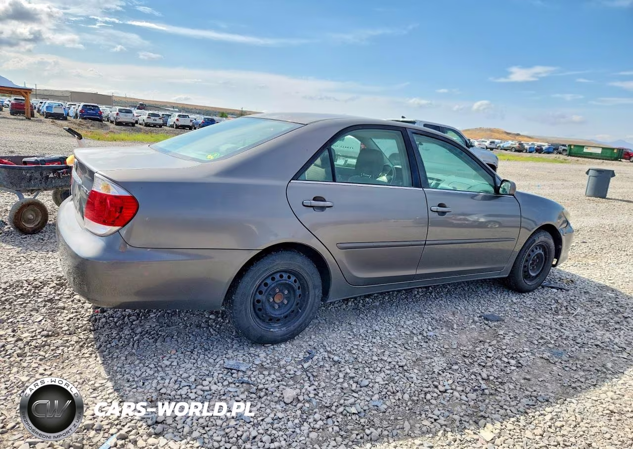 2005 Toyota Camry Le VIN:4T1BE32K05U605173 - 3