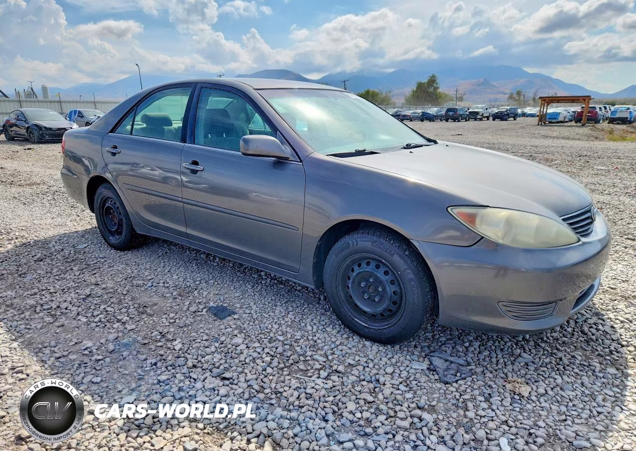 2005 Toyota Camry Le VIN:4T1BE32K05U605173 - 4