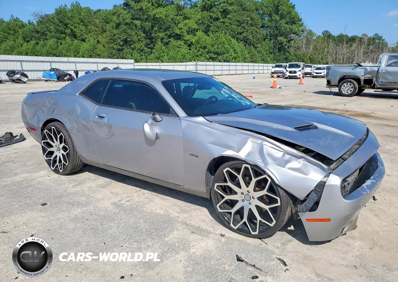 2015 Dodge Challenger Sxt VIN:2C3CDZAT3FH723008 - 4