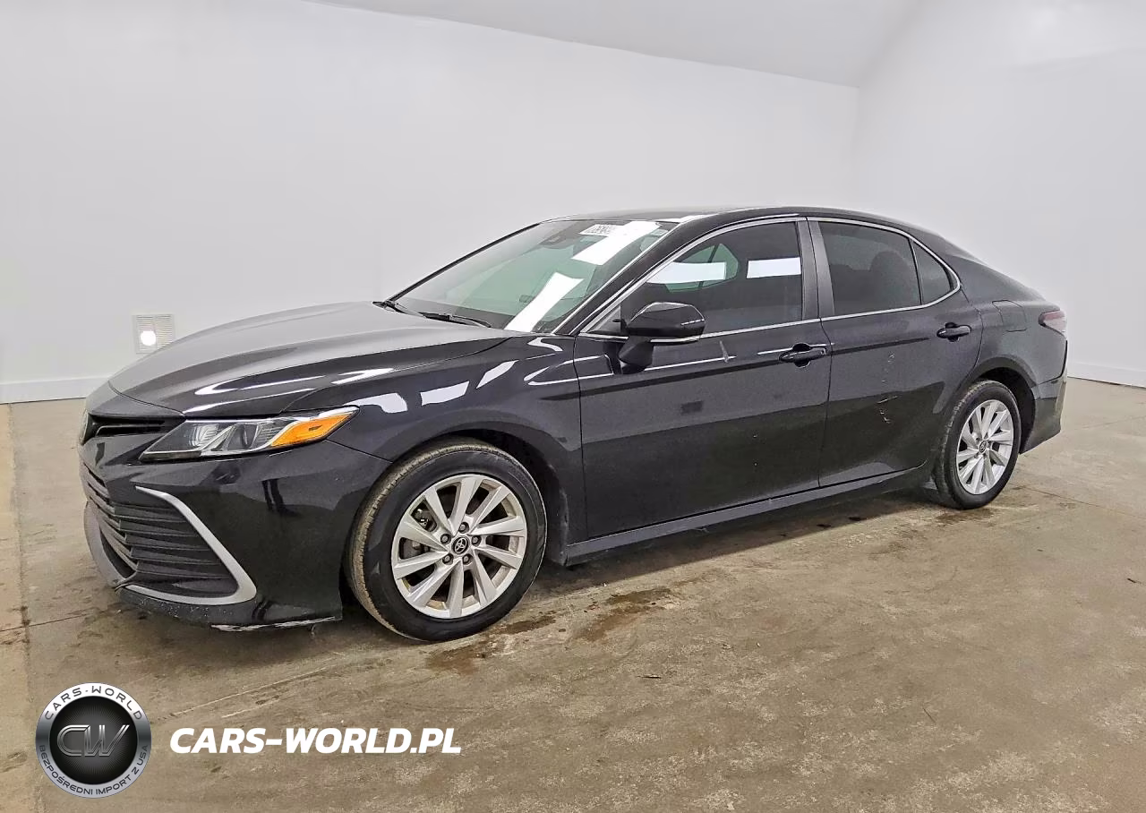 2024 Toyota Camry Le – zdjęcie 1 z 13