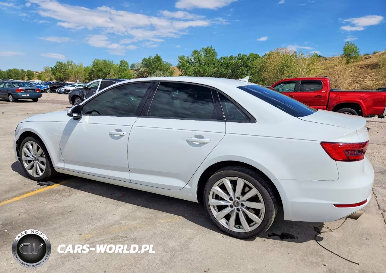 2017 Audi A4 Premium VIN:WAUANAF4XHN031449 - 2