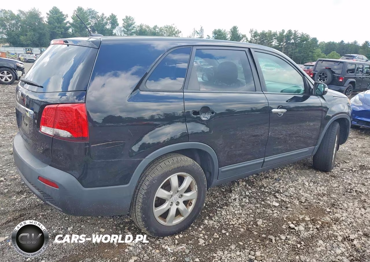 2011 Kia Sorento Lx VIN:5XYKT3A10BG106597 - 3