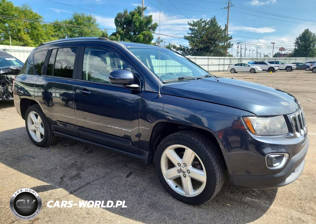 2014 Jeep Compass Latitude VIN:1C4NJCEA0ED889159 - 4