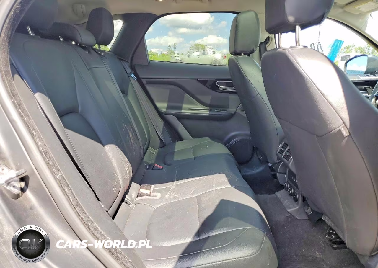 2018 Jaguar F-Pace Premium VIN:SADCJ2GX7JA235343 - 11