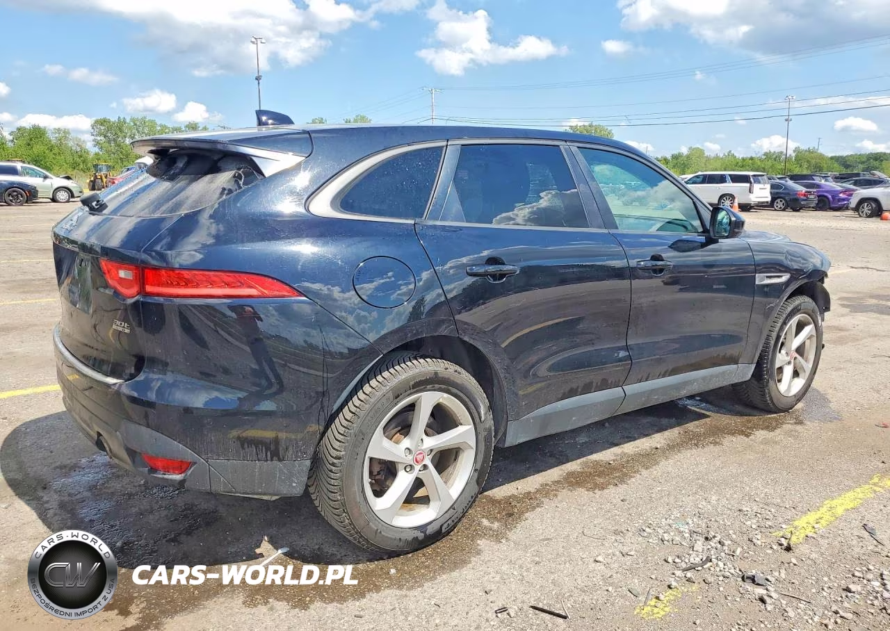 2018 Jaguar F-Pace Premium VIN:SADCJ2GX7JA235343 - 3