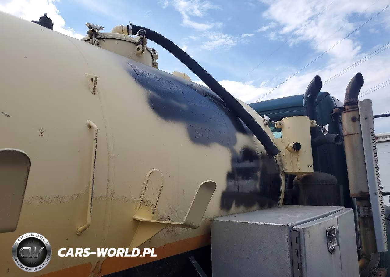 2007 Freightliner Business Class M2 Septic Truck VIN:1FVACXCS57HX22629 - 12